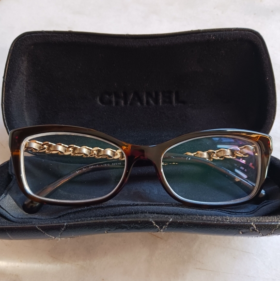 Chanel Frame+ Chanel Leather Case - Picture 3 of 14